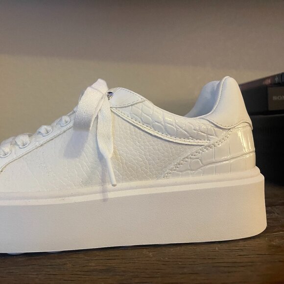 Michael Kors Romey Platform Sneakers   Size 8 - Picture 3 of 8